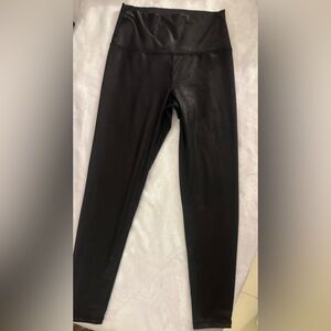 Aerie faux leather black leggings. Medium short. EUC